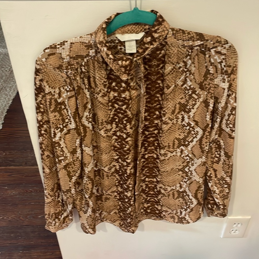 H&M button down blouse. Size: 4. Fits like a small!